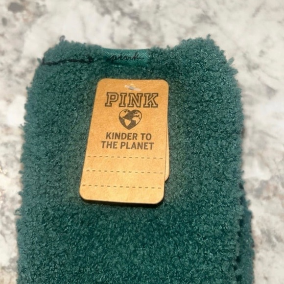 VS PINK Logo Marshmallow socks Green NWT - Picture 4 of 5